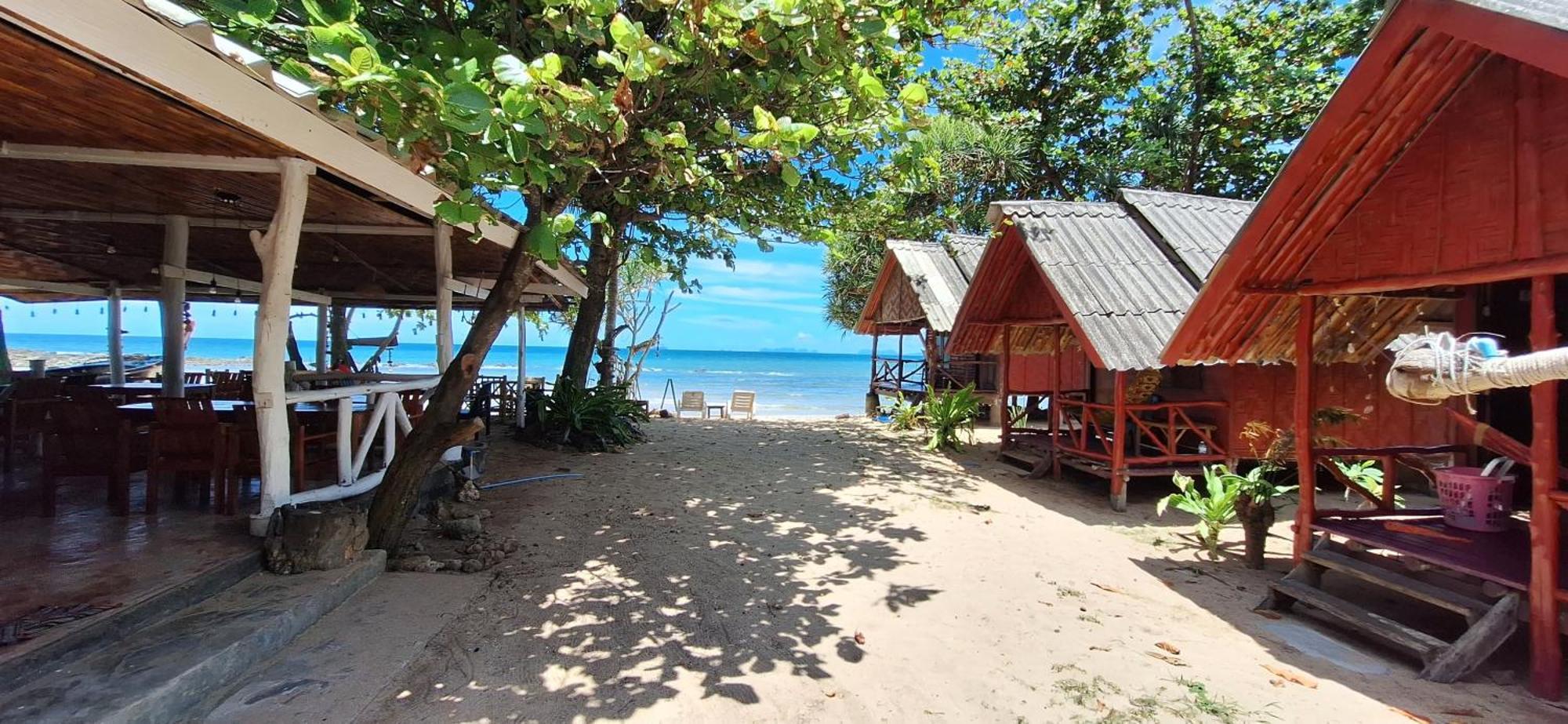 Breizh Cape Beach Bungalows Koh Lanta Exterior photo