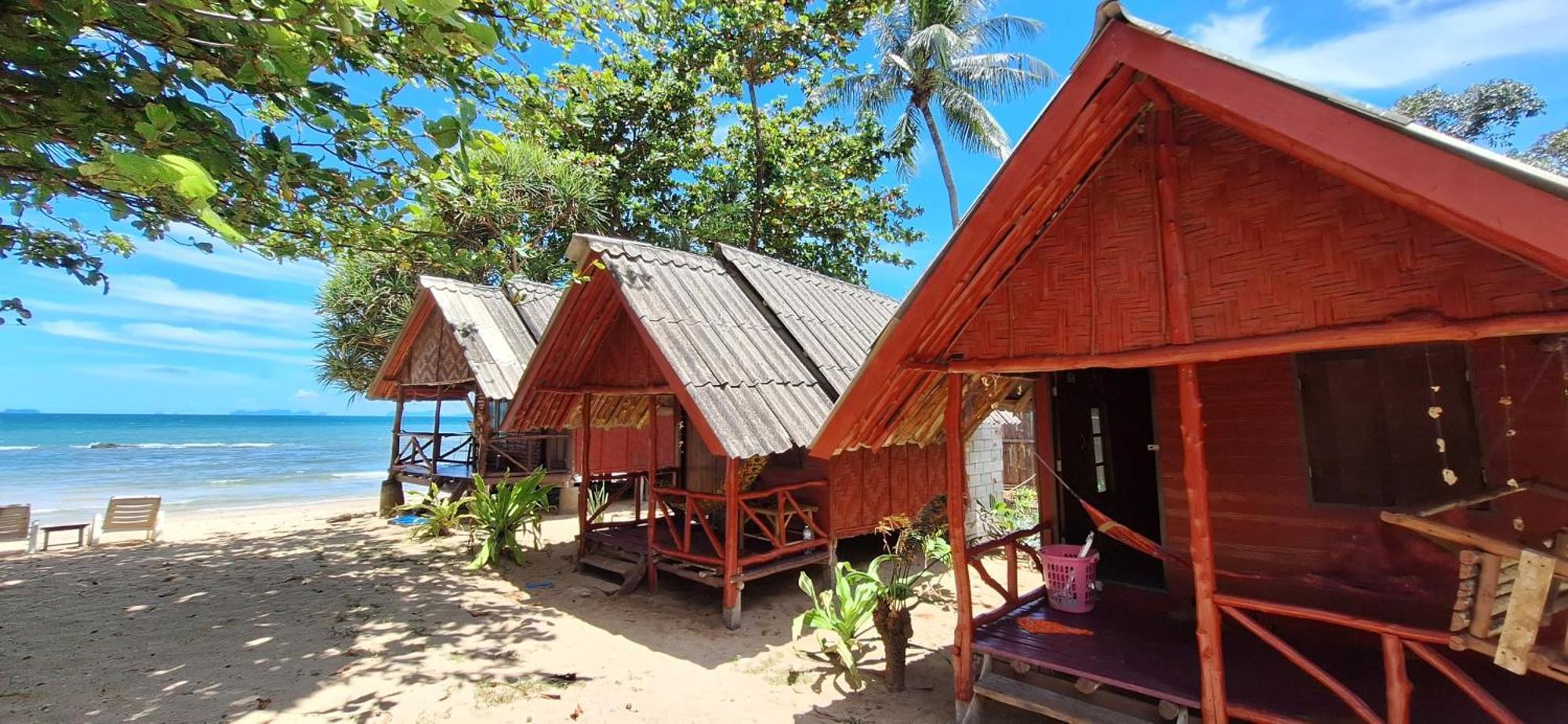 Breizh Cape Beach Bungalows Koh Lanta Exterior photo