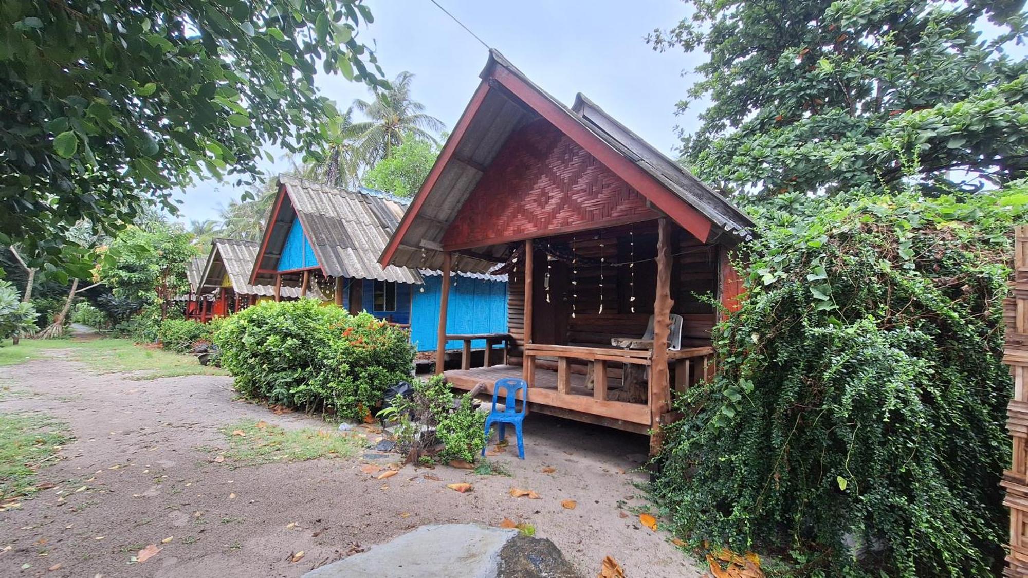 Breizh Cape Beach Bungalows Koh Lanta Exterior photo