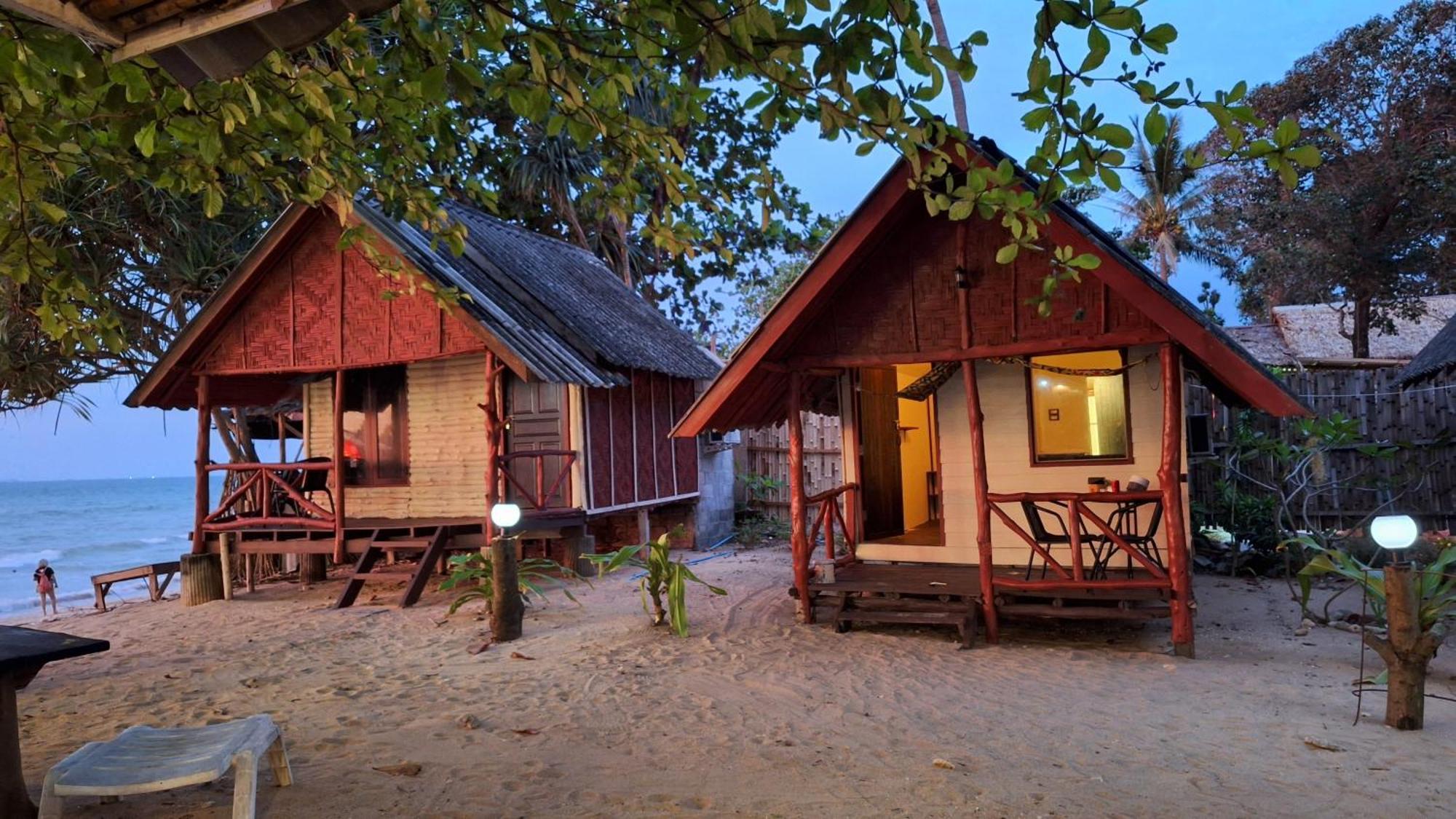 Breizh Cape Beach Bungalows Koh Lanta Exterior photo